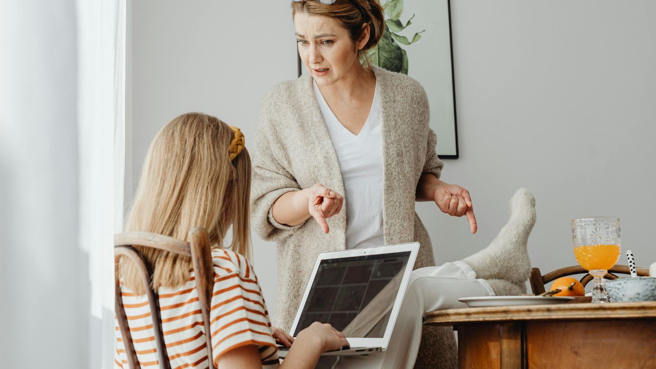Ma sœur habite la maison de mes parents