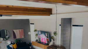 Nettoyer des poutres avec de la lessive Saint-Marc