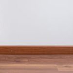 Combler l’espace entre plinthe et parquet