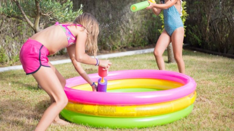 Réparer un boudin de piscine avec mousse expansive