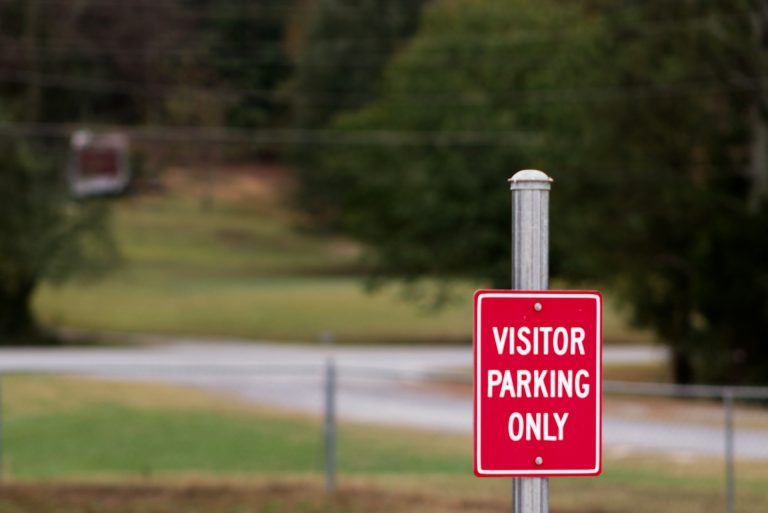 Obligation de place visiteur en copropriété